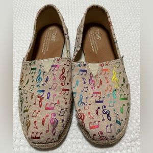 TOMS Multicolor Music Notes Women’s Size 6